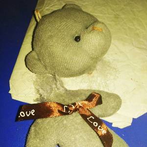 那只断了头的小熊