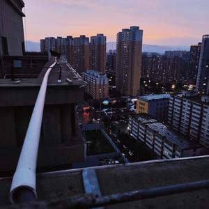 下着雨的梦中酒馆