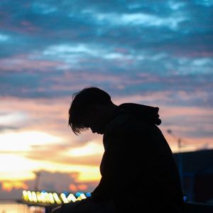 爱过也痛过哭过也伤过 伴奏