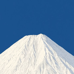 Be dazzling, you are qualified. 耀眼一点，你有资格。