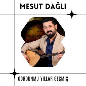 Gördünmü Yıllar Geçmiş (Canlı Performans)