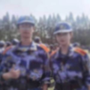 向右看齐的时候我看向你弯弯的睫毛
