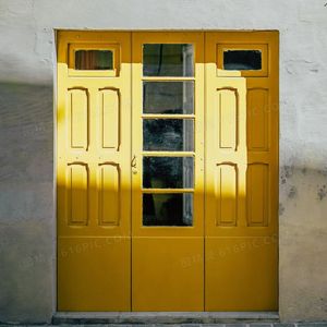 黄色大门