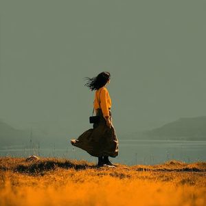 铁轨上的旧钟楼