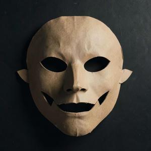 Masken aus Pappe
