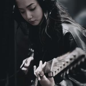 骨瓷并不甩你 (feat. 骨瓷就是谷慈, 是早早呀z & 老头儿聊发少年狂) (中二,80'smetal热血日漫版本（Chuunibyou-style, 80's metal-inspired, hot-blooded Japanese anime version）)