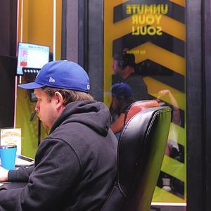 LOVE ME (feat. MAVIXJUNO)