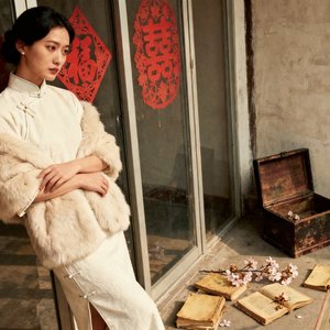 时光轻叩旧梦门