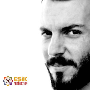 Bahçada Yeşil Çınar