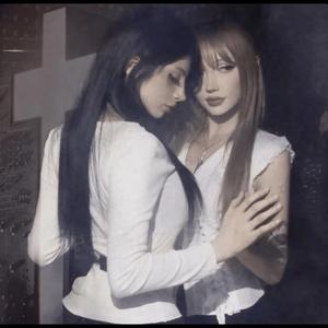 twin bitches (feat. Poisined)