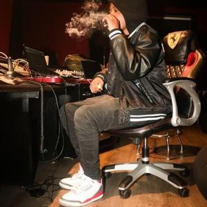 Mind on the millions (feat. Thighpadtay & Dwzrrd)