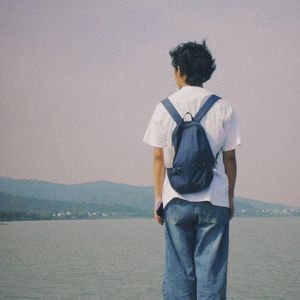 莫名其妙的写这首歌就像莫名其妙的需要睡觉一样