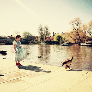 鬼さんこちら手の鳴る方へ