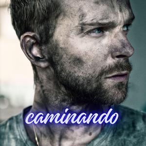 caminando