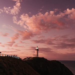 庭院里的烟花旧版