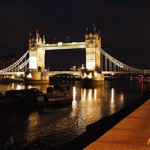 开往早晨的午夜