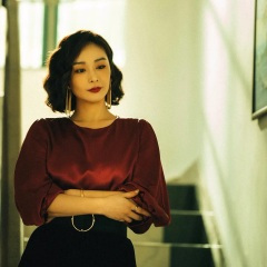 风吹哪页读哪页 谁来爱我我爱谁