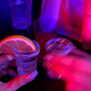 兩杯酒 (feat. Zywin)