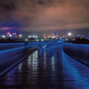 就在斑斓的星空下