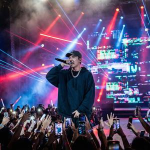 คนนี้ไงที่พวกมึงเลือกเอง