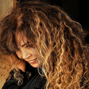 Ena Omorfo Psema (Radio Version)