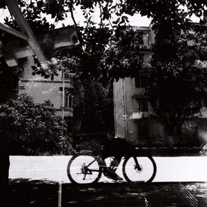 我们在星海湖边