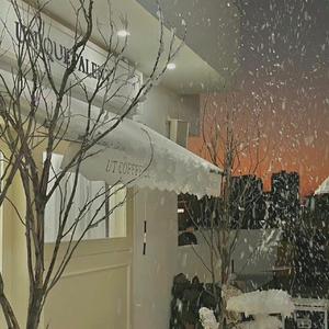 雪落在先生肩上