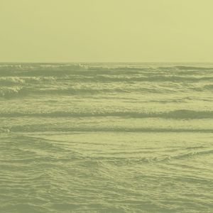 一尘不染平静的波浪印象数