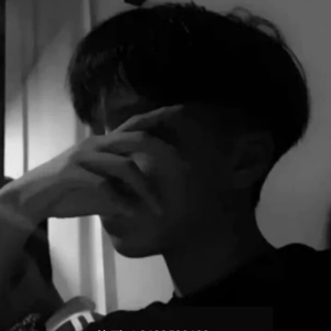 也许爱让此刻变成灰色