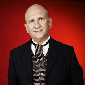 Raudonom rožėm sninga