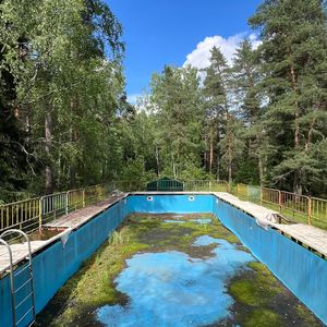 Качели скрипят