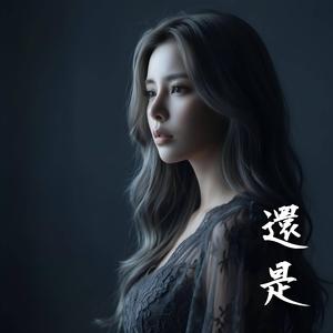 玻璃杯邊緣的月亮