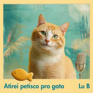 Atirei petisco pro gato