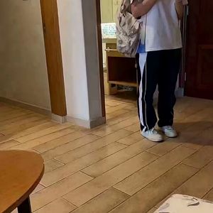 农村路上的小孩