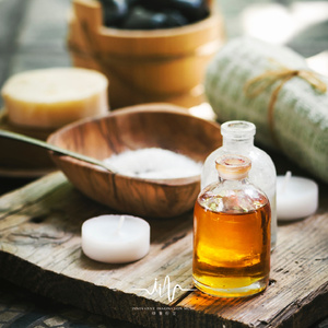 风中步行 (舒缓压力钢琴)