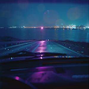 真夜中の湾岸ドライブ