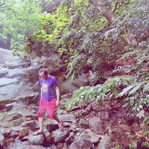 玻璃盒子里的宝贝儿（2023）