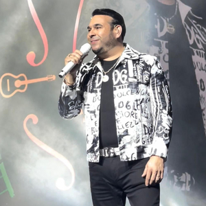 Sufriendo Una Pena, Lamento de Mi Corazón (Sin carino), Aquellos Días, Devuélveme Todo, Lo Que Me Pidas, Hablame De Ti (Popurrí En Vivo)