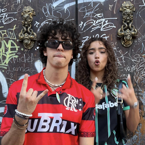 皇马巴萨一家亲