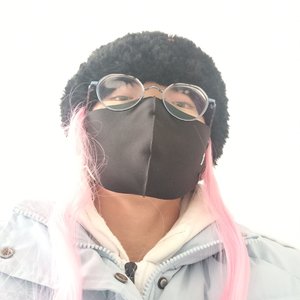 Fly flower follow she