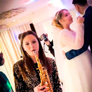 Гордый вид невесты Alisa Sax