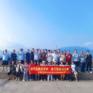 引擎上的光-龙集富