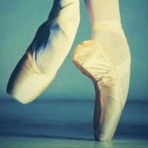 回らないトゥシューズ/不会旋转的芭蕾舞鞋（翻自 透）