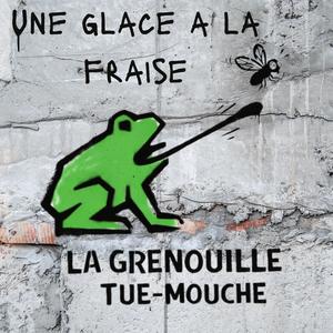 Une glace à la fraise
