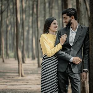 जिंदगी चल रही है, पहाड़ों के बीच से (Hindi Bollywood Style)