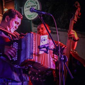 Del otro lado del portón (En vivo)