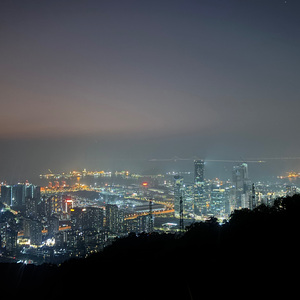 城市街头的自由之梦