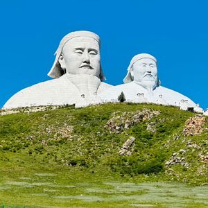 可汗山上望草原