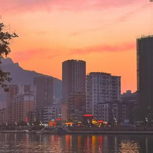 没有人在秋潭路谈恋爱