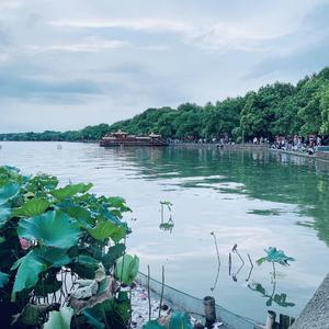 下着雨的杭州-伴奏.wav